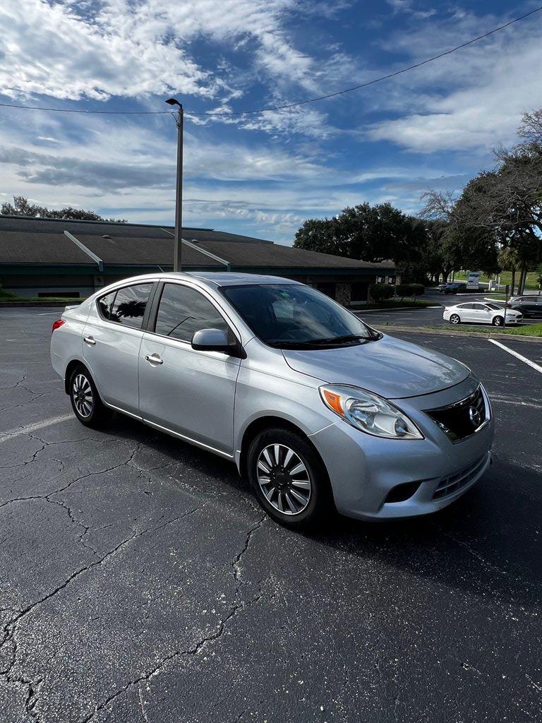 2013 Nissan Versa Sedan SV's photo