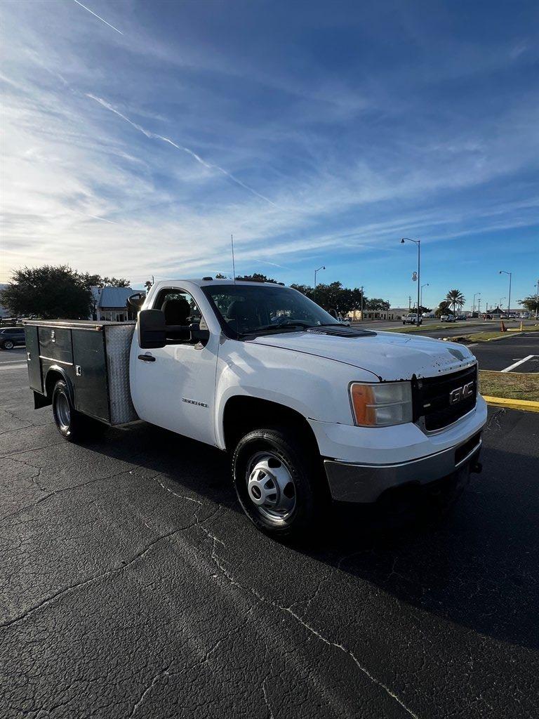 2013 GMC Sierra 3500 Chassis Cab Work Truck's photo