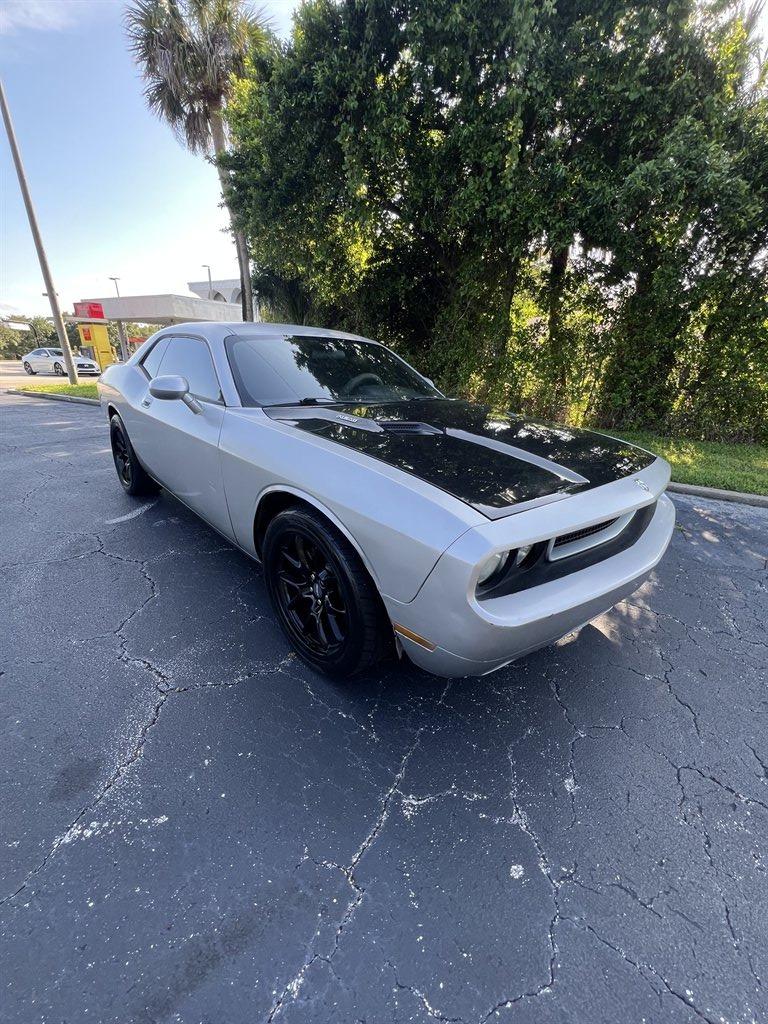 2010 Dodge Challenger SE's photo