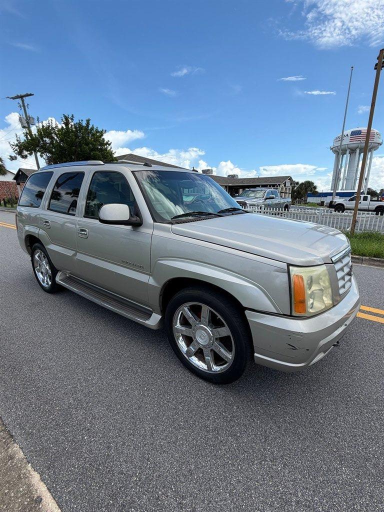2004 Cadillac Escalade Base